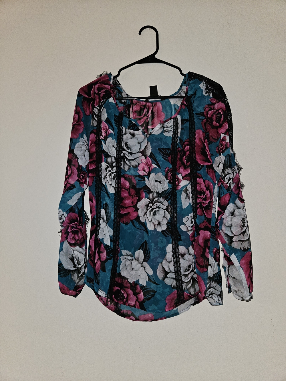 White House Black Market Lace Detail Floral Long-Sleeve Blouse